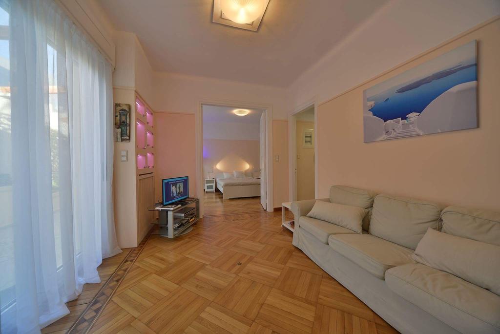 Oasis Veranda Under Columns.kolonaki Embassy Area. Apartment *